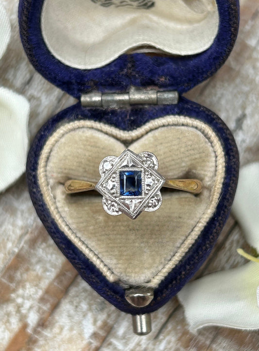 Antique Art Deco Sapphire and Diamond Ring 18 Carat Yellow Gold and Platinum 1920s