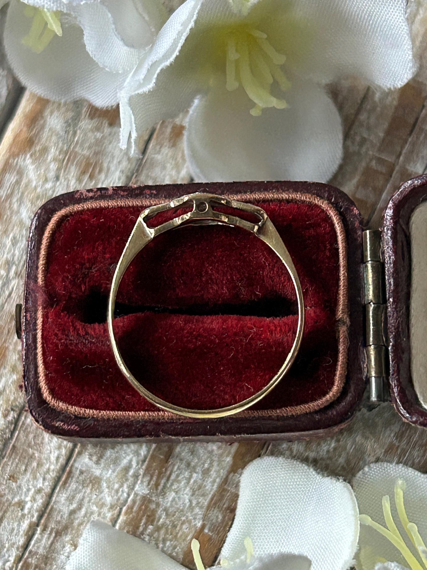 Antique Art Deco Diamond Solitaire Ring 18 Carat Yellow Gold and Platinum