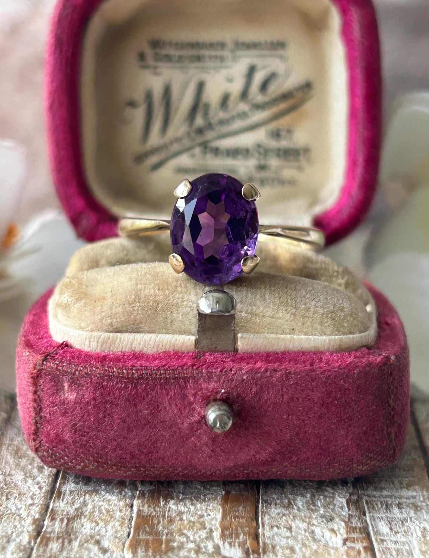 Vintage Oval Amethyst Solitaire Ring 9 Carat Yellow Gold 1979