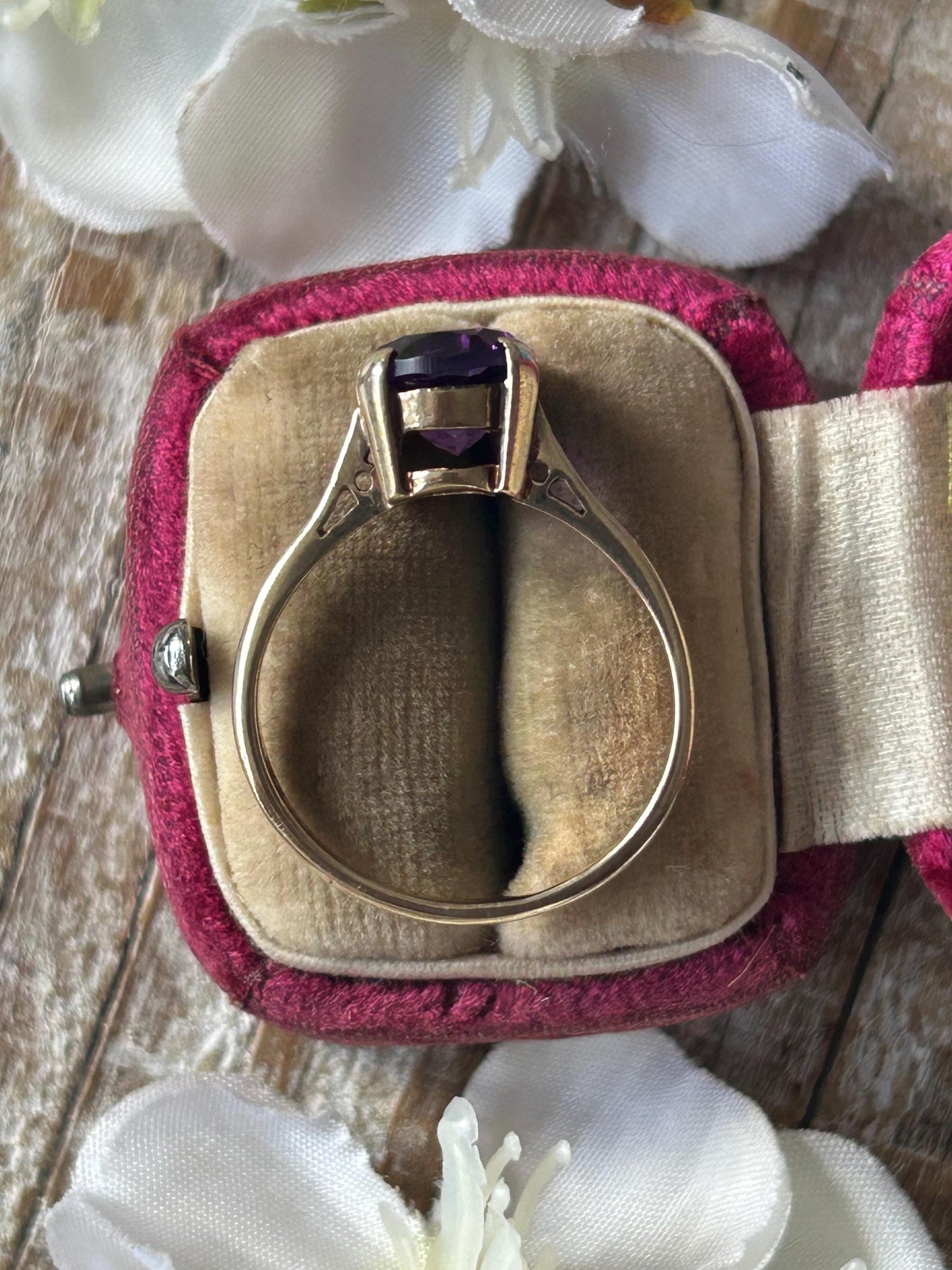 Vintage Oval Amethyst Solitaire Ring 9 Carat Yellow Gold 1979