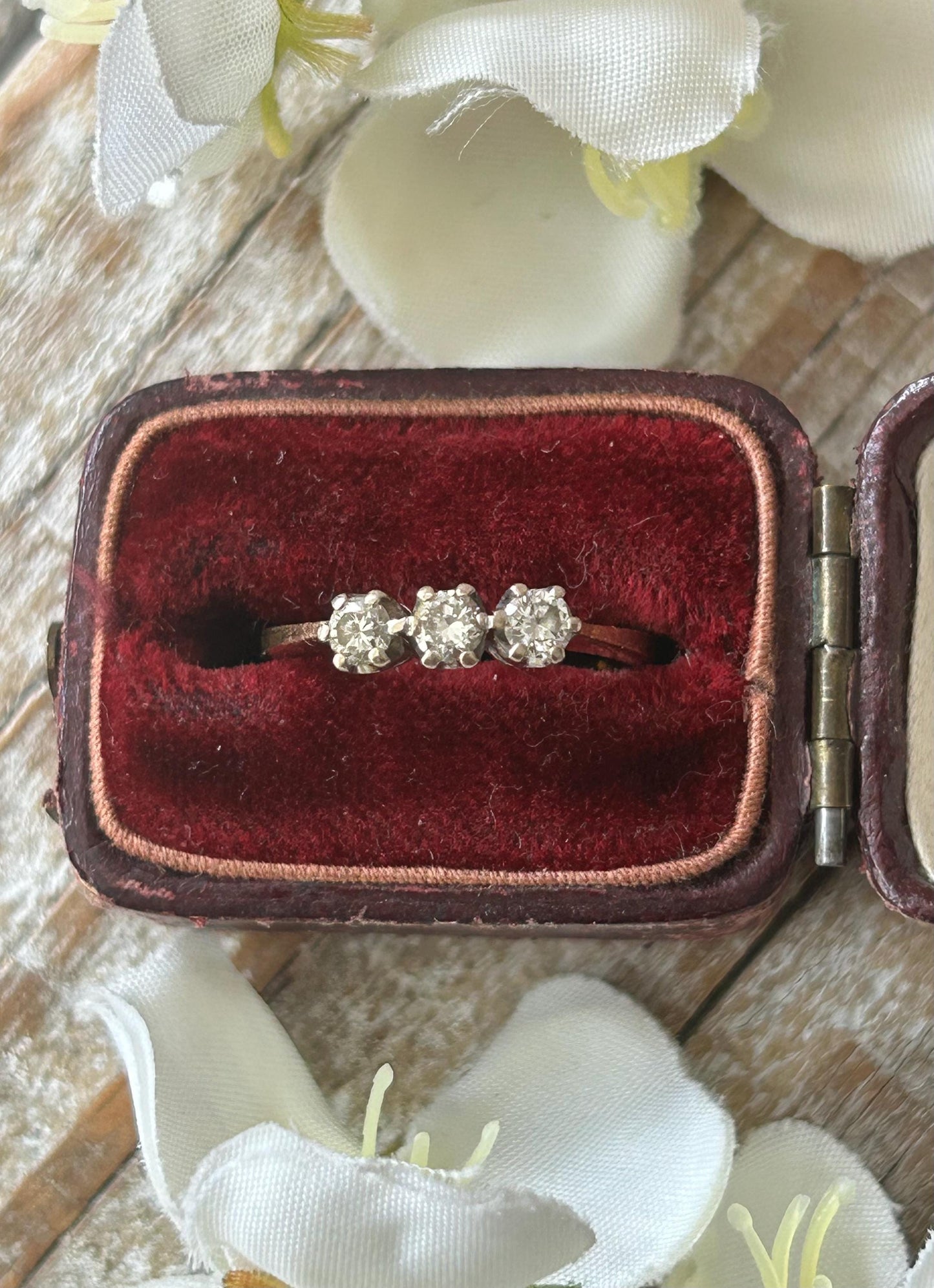 Vintage Three Stone Diamond Ring 18 Carat Yellow Gold 1984