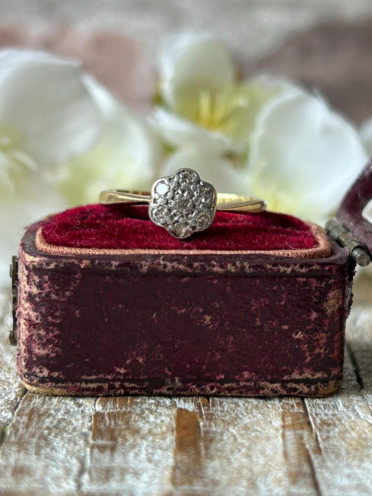 Antique Art Deco Diamond Daisy Ring 18 Carat Yellow Gold and Platinum