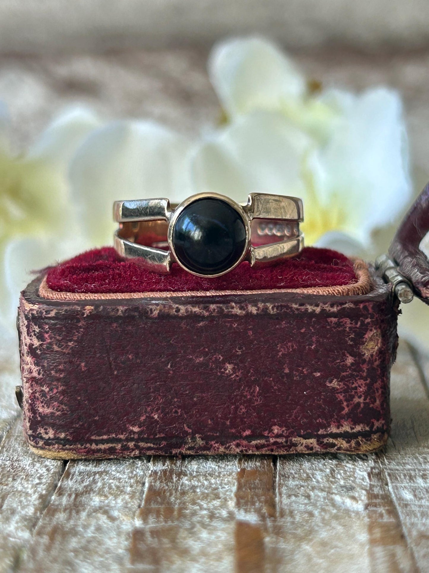 Vintage Onyx Solitaire Ring 9 Carat Yellow Gold 1978
