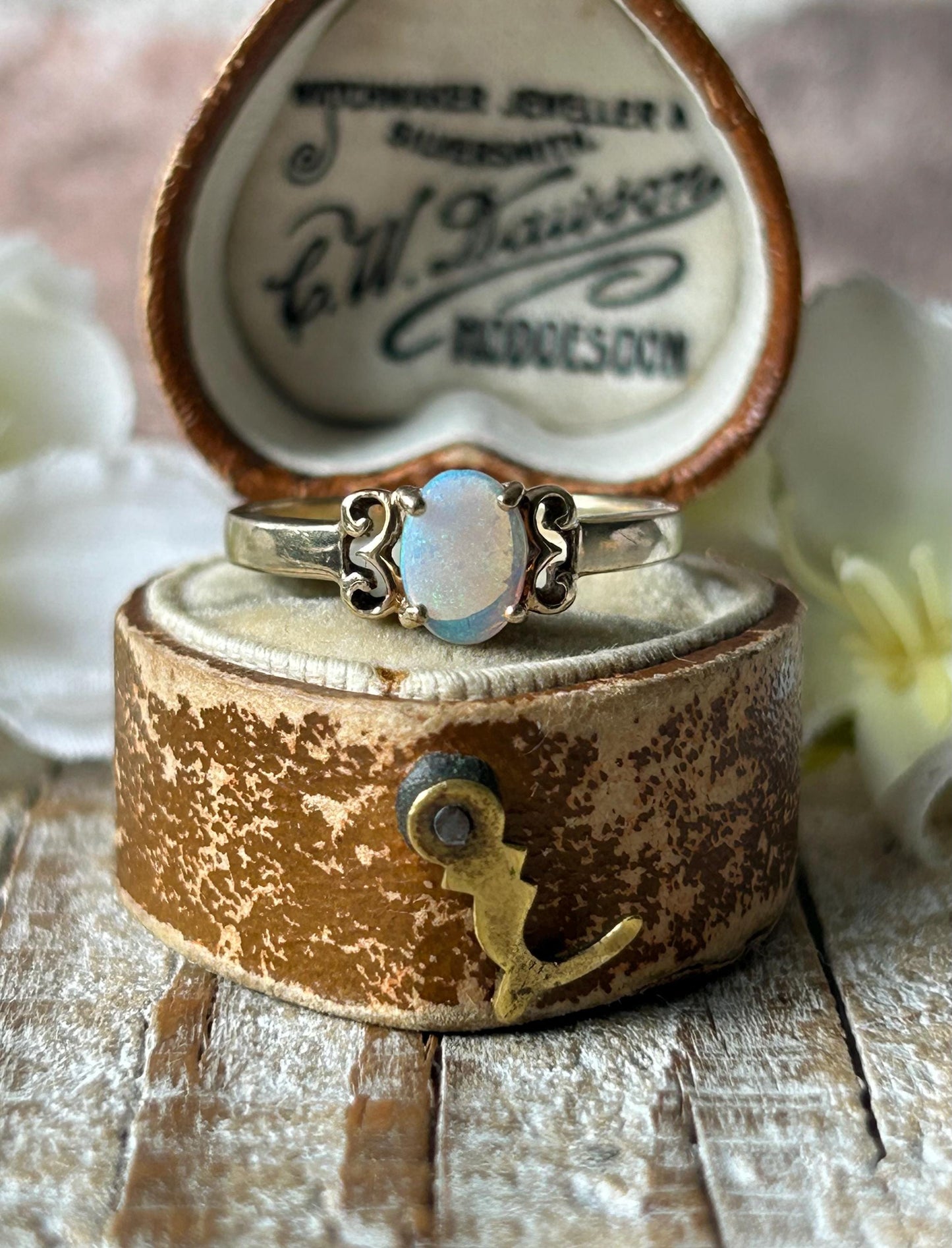 Vintage Opal Solitaire Ring 9 Carat Yellow Gold