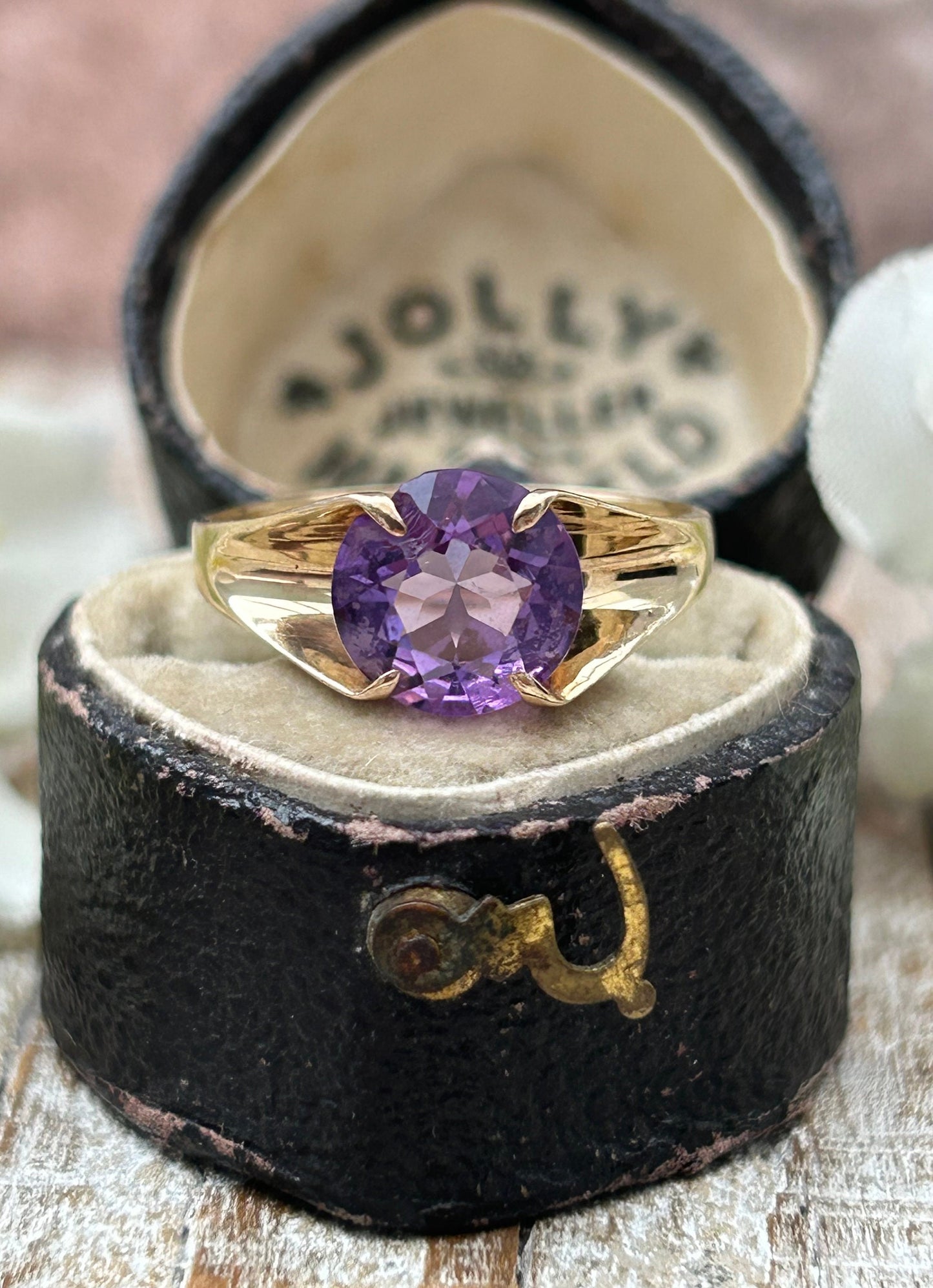 Vintage Amethyst Solitaire Ring 9 Carat Yellow Gold 1976