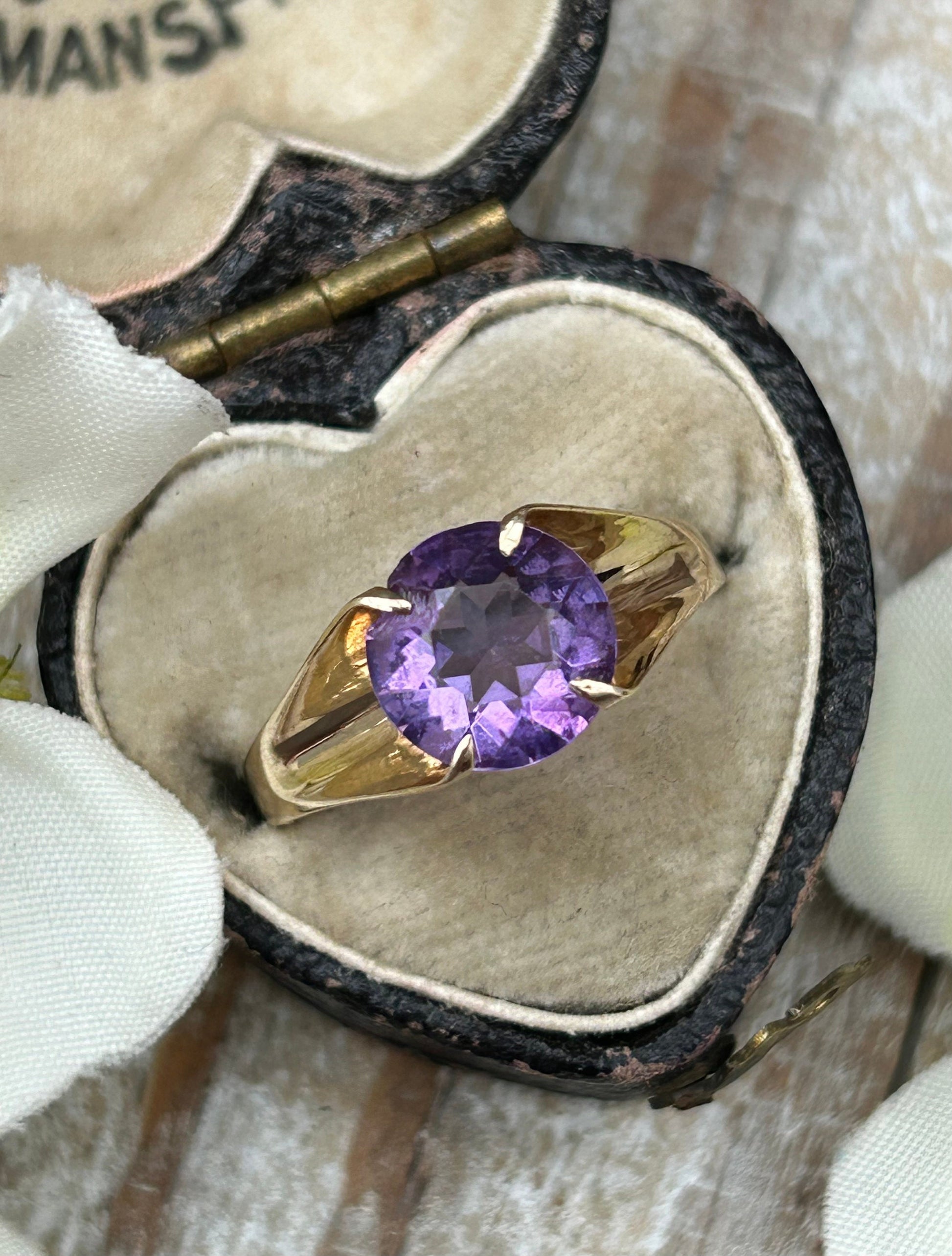 Vintage Amethyst Solitaire Ring 9 Carat Yellow Gold 1976