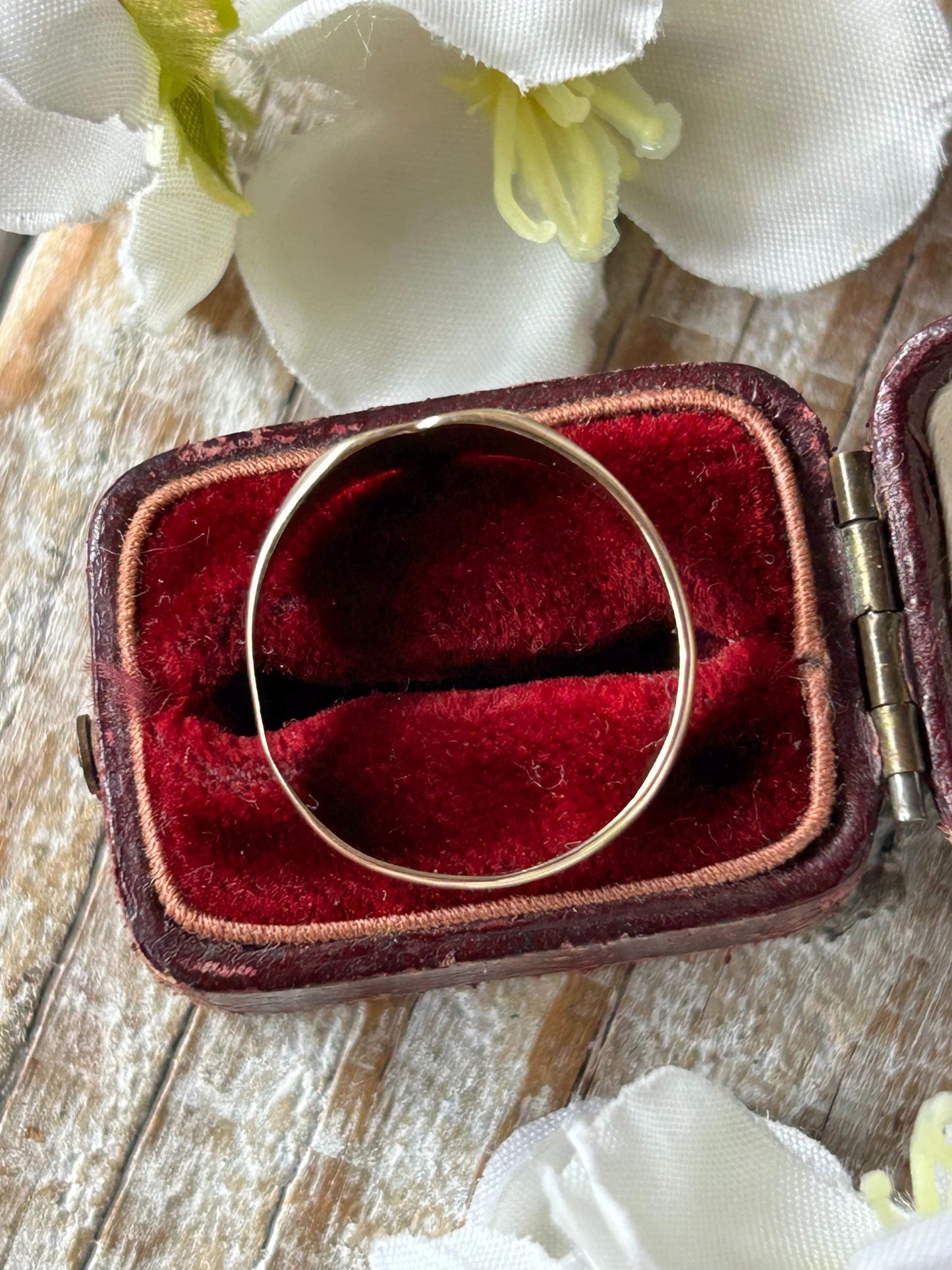 Vintage Engraved Heart Signet Ring 9 Carat Yellow Gold 1969