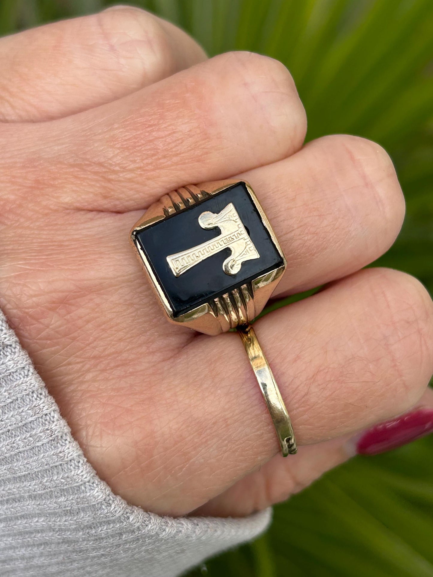 Vintage Onyx Monogram T Signet Ring 9 Carat Yellow Gold 1960