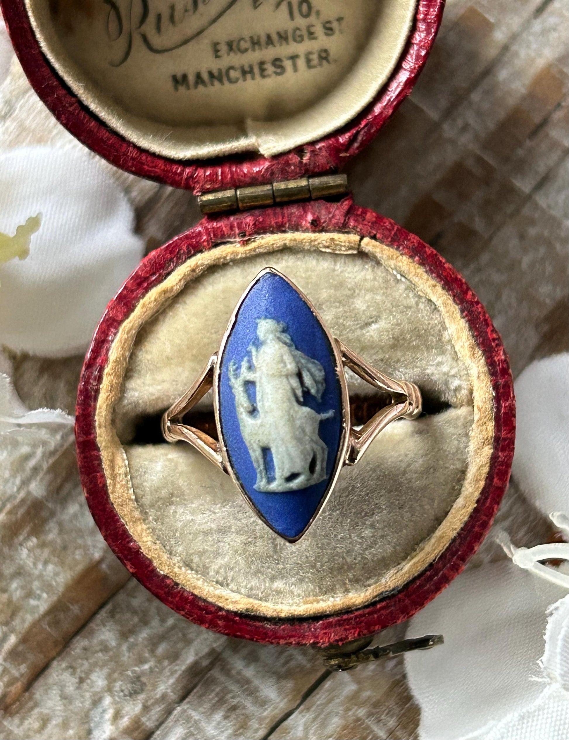 Antique Wedgwood Cameo Ring 9 Carat Gold Diana The Huntress 1930