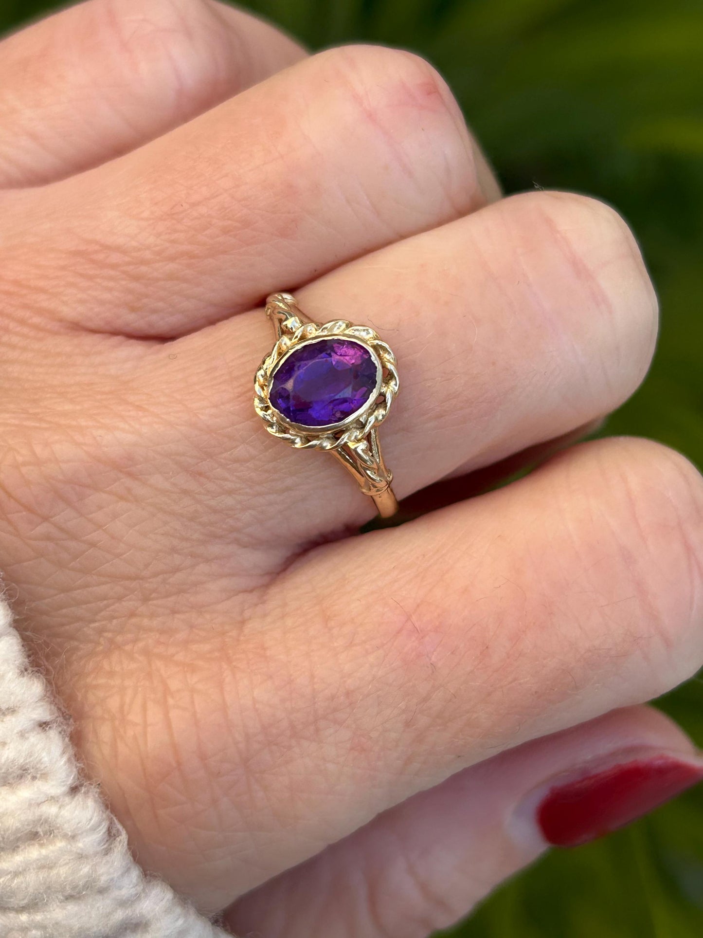 Vintage Amethyst Solitaire Ring 9 Carat Yellow Gold 1985