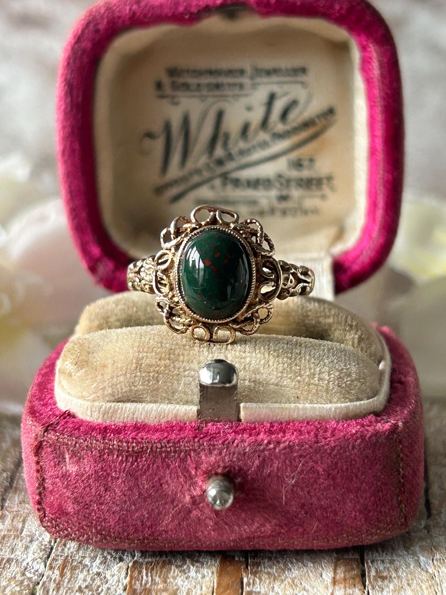 Vintage Ornate Bloodstone Solitaire Ring 9 Carat Yellow Gold