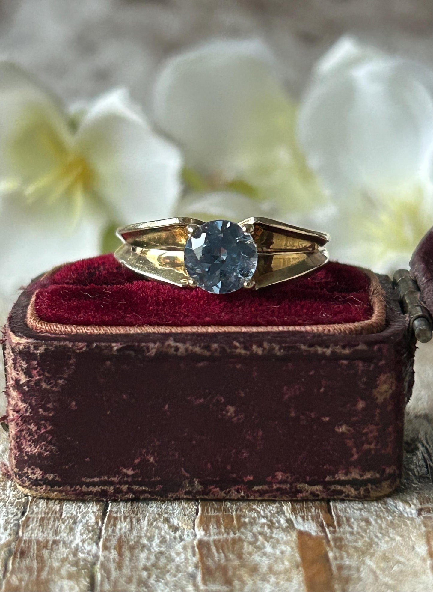 Vintage Sky Blue Spinel Solitaire Ring 9 Carat Yellow Gold