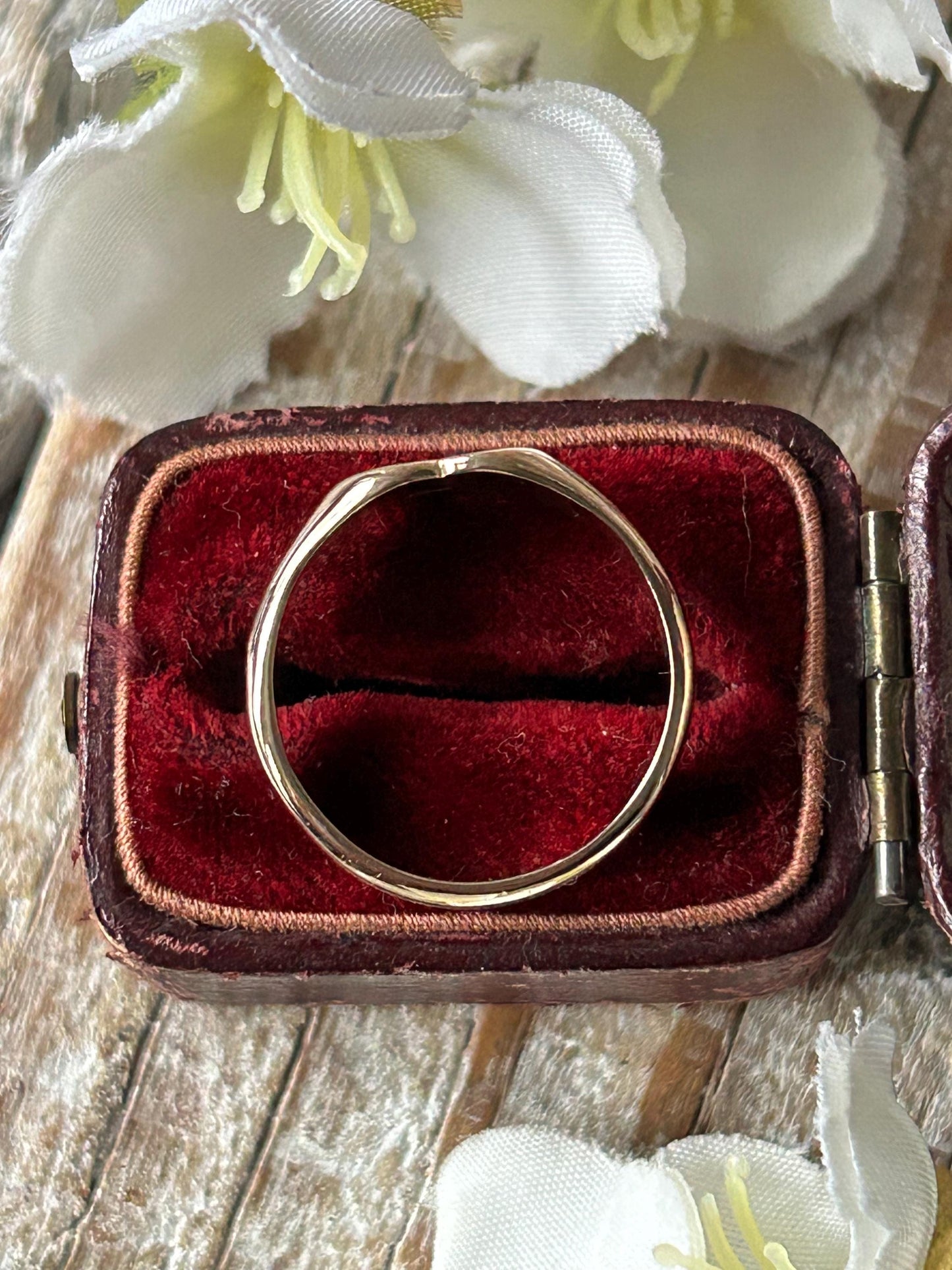 Vintage Engraved Heart Signet Ring 9 Carat Yellow Gold 1973