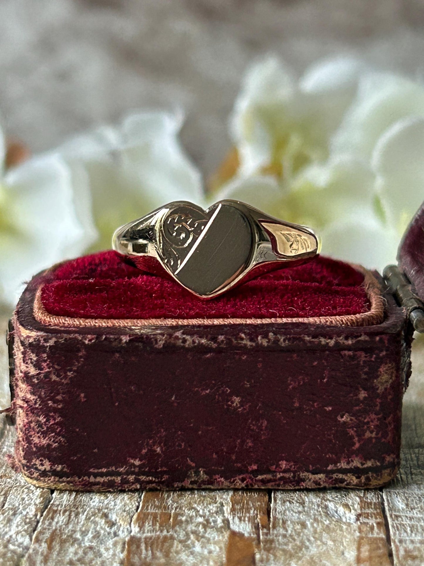 Vintage Engraved Heart Signet Ring 9 Carat Yellow Gold 1973