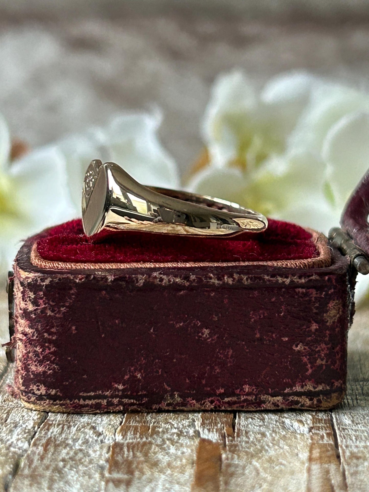 Vintage Engraved Heart Signet Ring 9 Carat Yellow Gold 1973