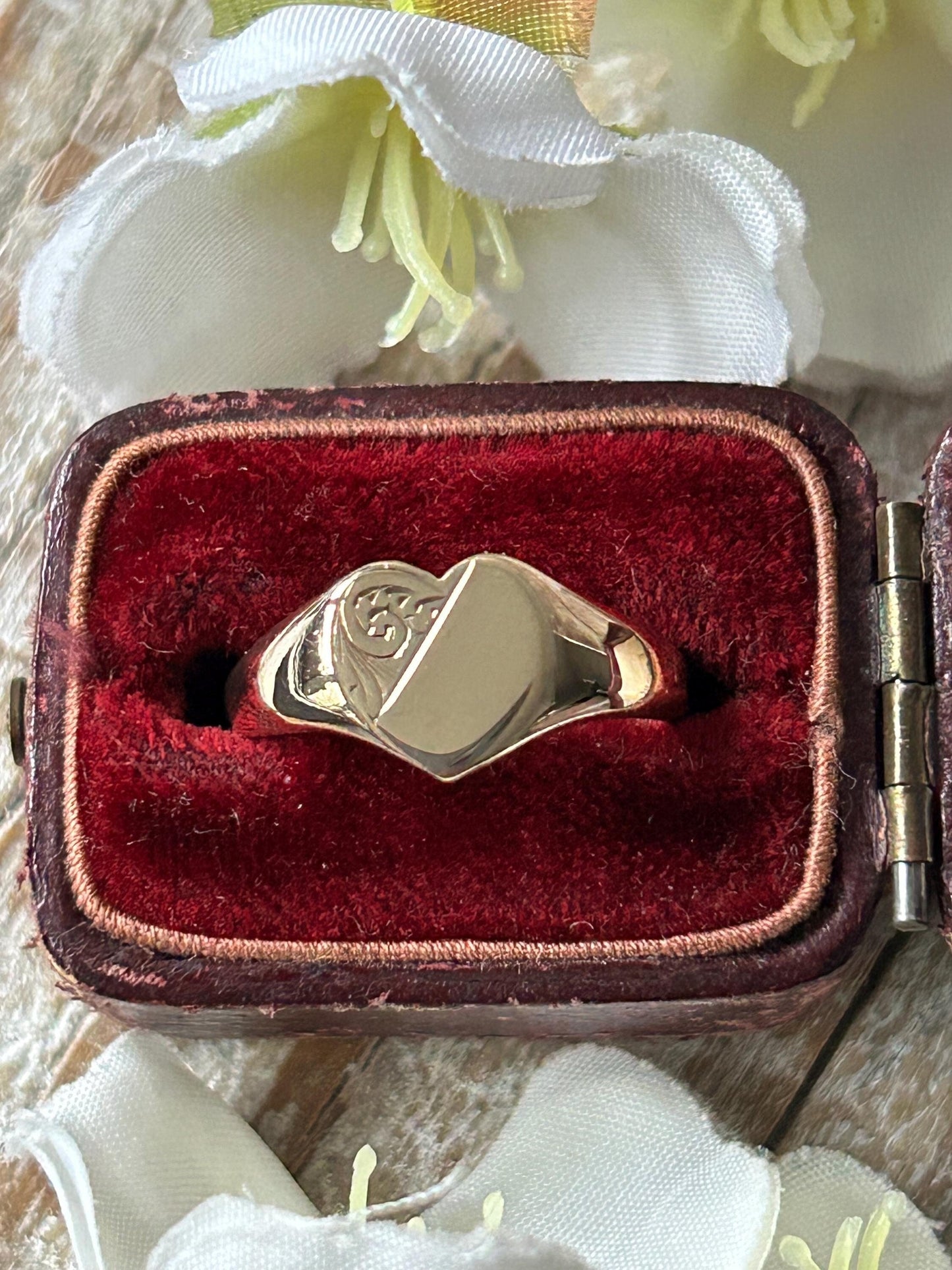 Vintage Engraved Heart Signet Ring 9 Carat Yellow Gold 1973