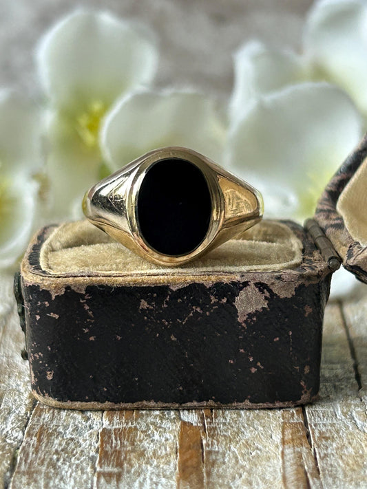 Vintage Oval Black Onyx Signet Ring 9 Carat Yellow Gold 1976