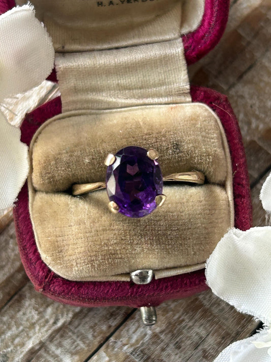 Vintage Oval Amethyst Solitaire Ring 9 Carat Yellow Gold 1979