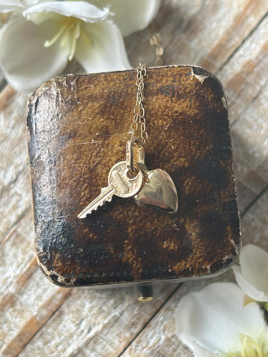 Vintage Heart and Key Pendant Necklace 9 Carat Yellow Gold