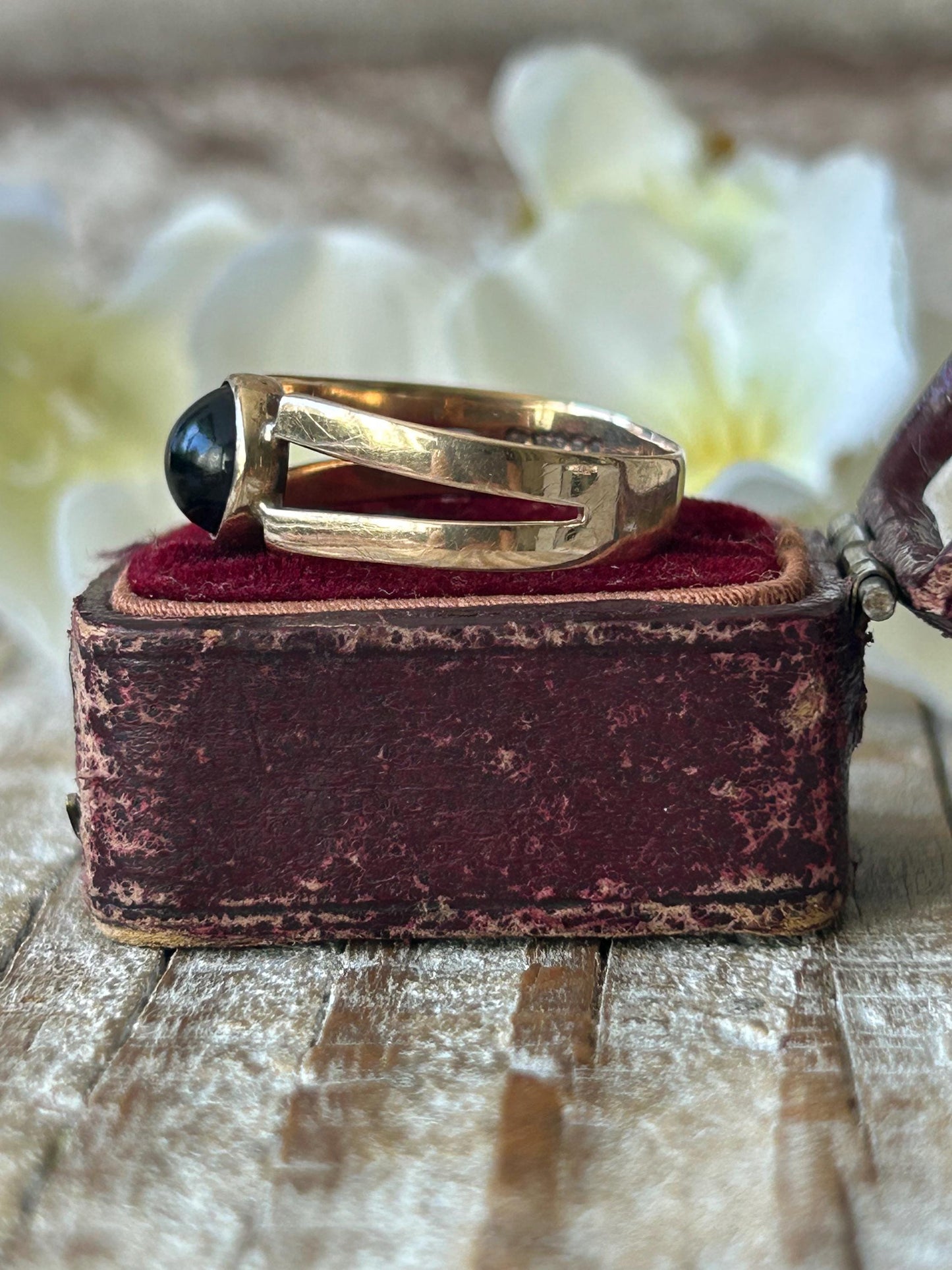 Vintage Onyx Solitaire Ring 9 Carat Yellow Gold 1978