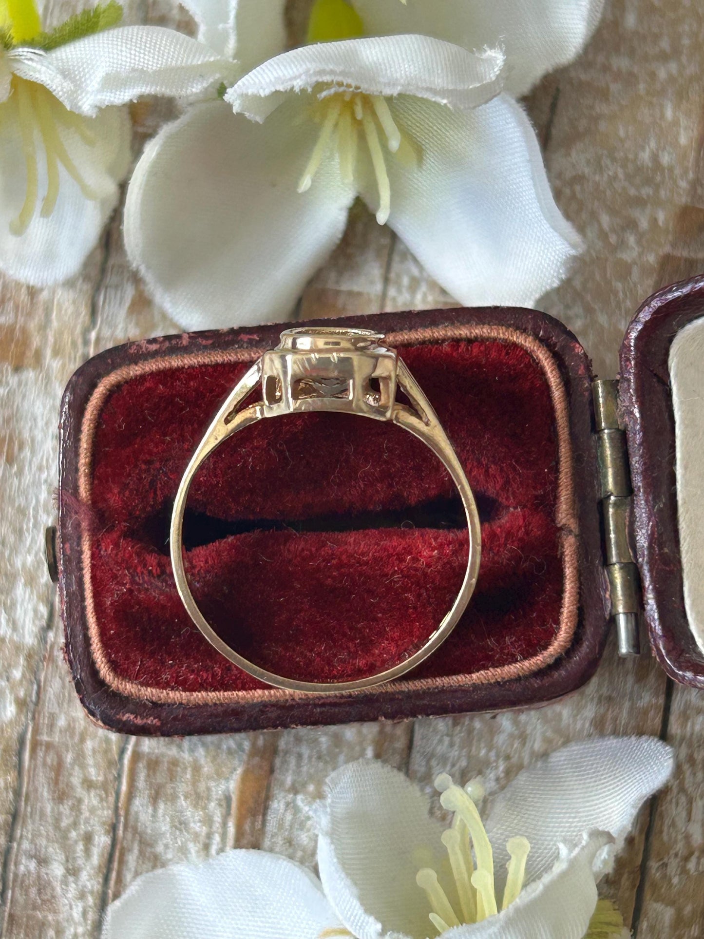Vintage Aquamarine Solitaire Ring 9 Carat Yellow Gold 1985