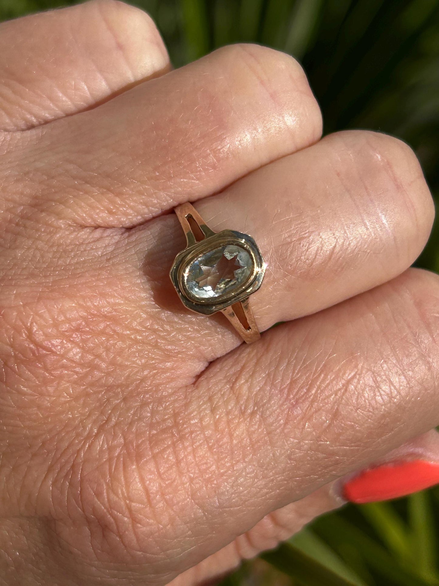 Vintage Aquamarine Solitaire Ring 9 Carat Yellow Gold 1985