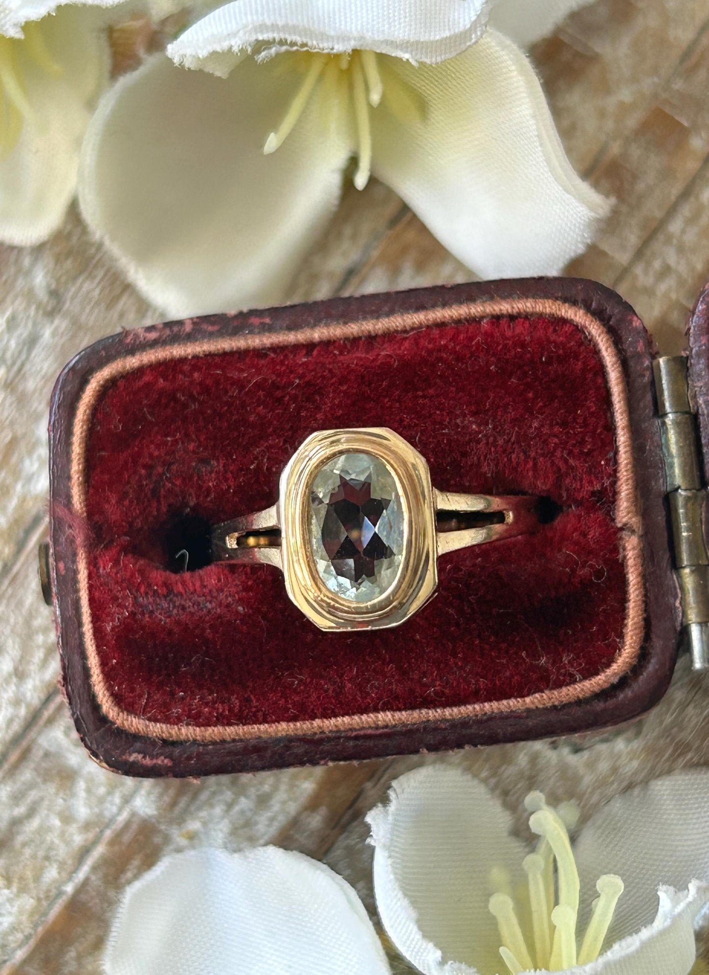 Vintage Aquamarine Solitaire Ring 9 Carat Yellow Gold 1985