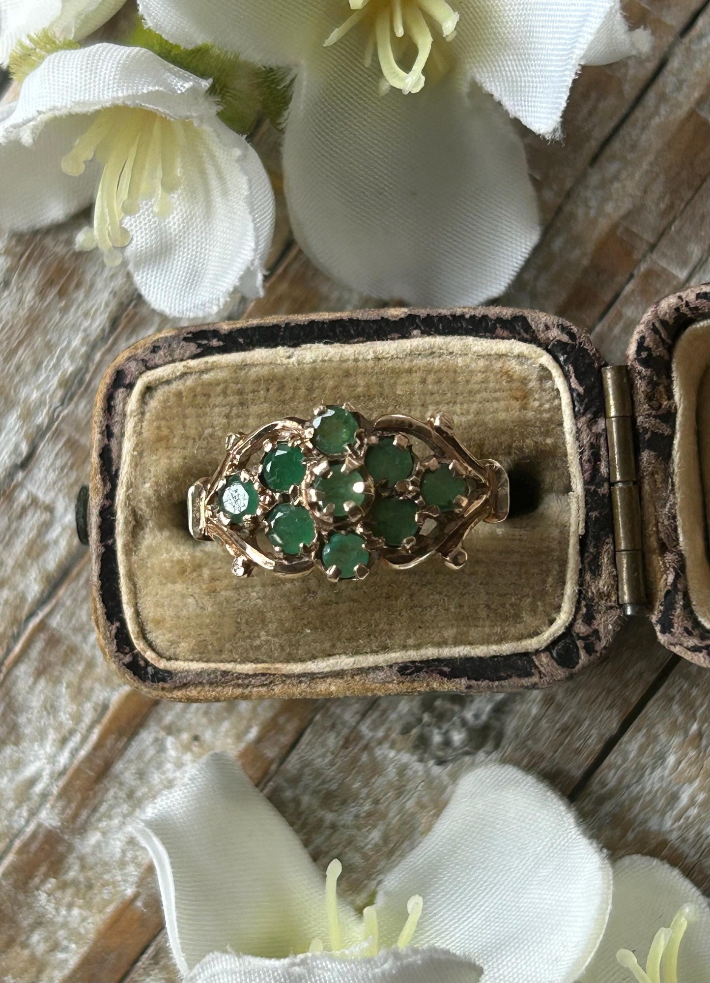Vintage Ornate Emerald Floral Cluster Ring 9 Carat Yellow Gold 1977