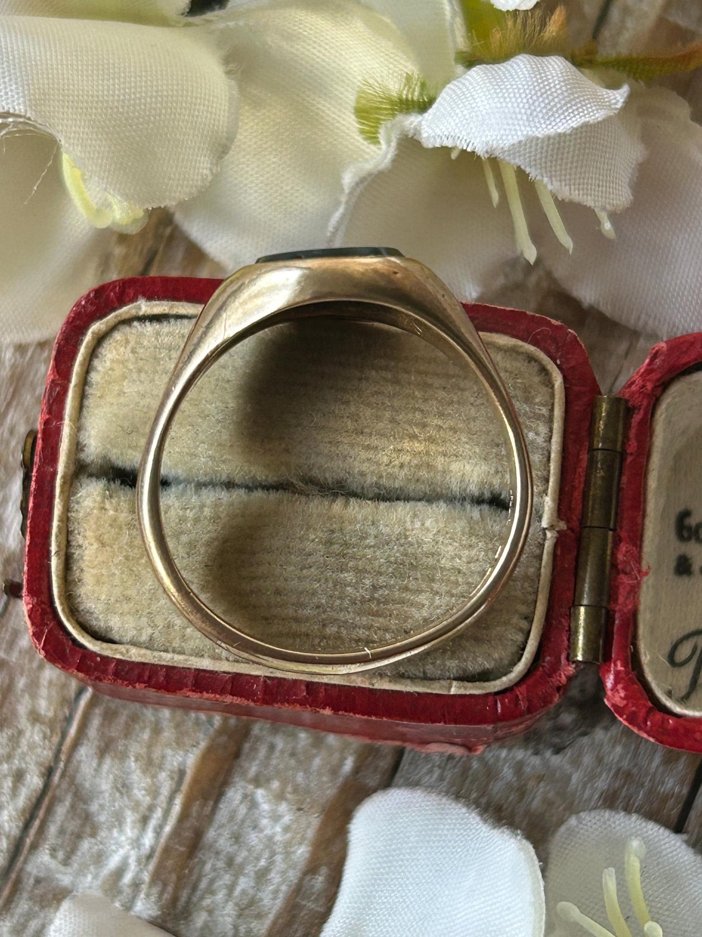 Vintage Oval Bloodstone Signet Ring 9 Carat Yellow Gold 1968