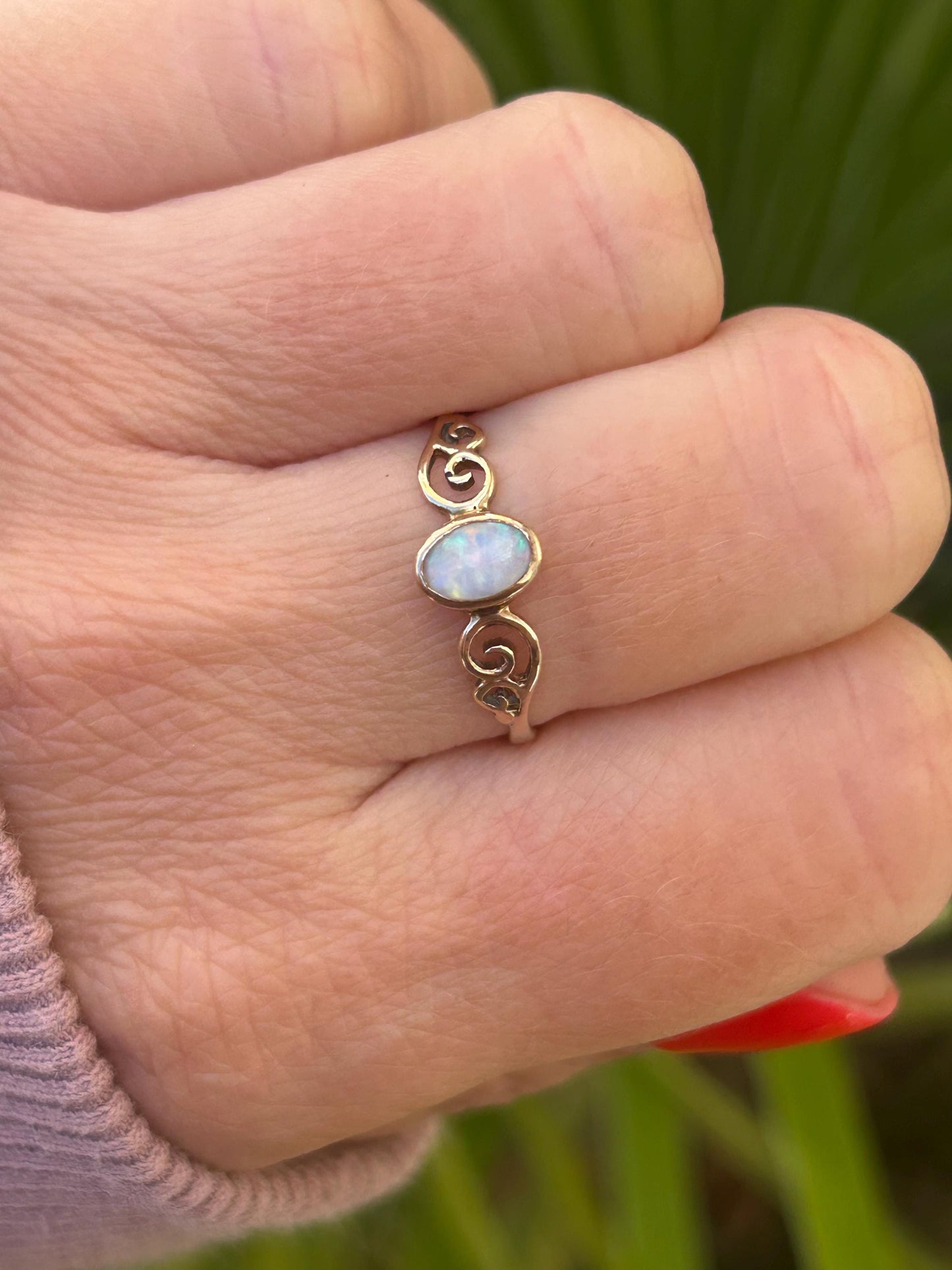 Vintage Ornate Opal Solitaire Ring 9 Carat Yellow Gold 1985
