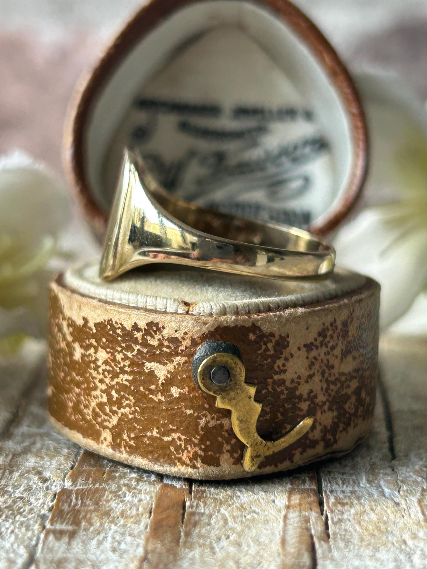 Vintage Square Engraved Signet Ring 9 Carat Yellow Gold 1987