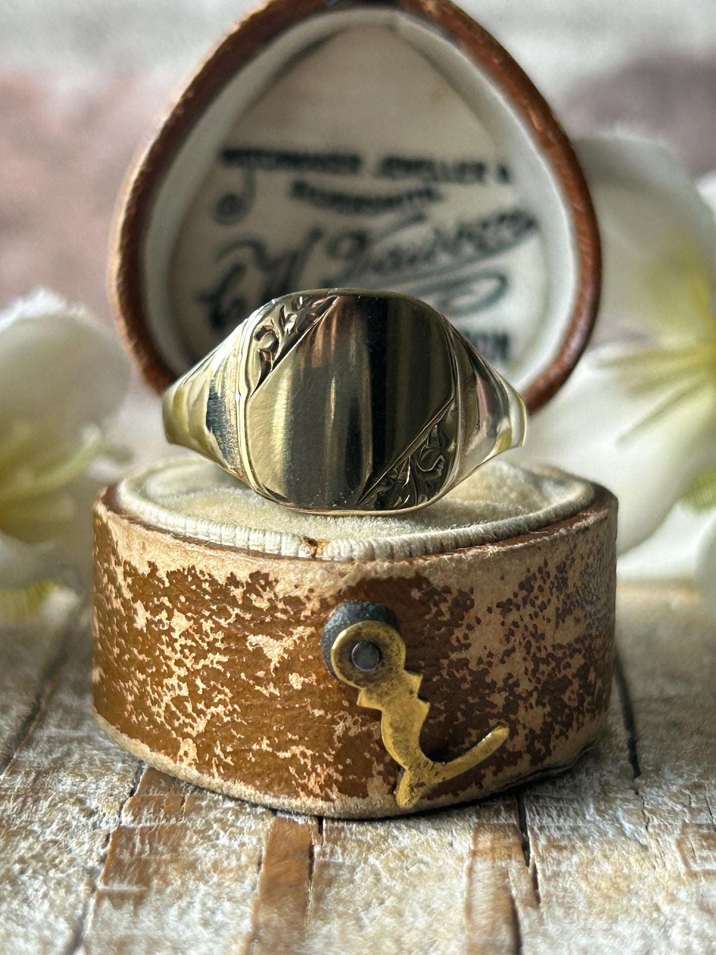 Vintage Square Engraved Signet Ring 9 Carat Yellow Gold 1987