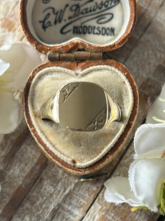 Vintage Square Engraved Signet Ring 9 Carat Yellow Gold 1987