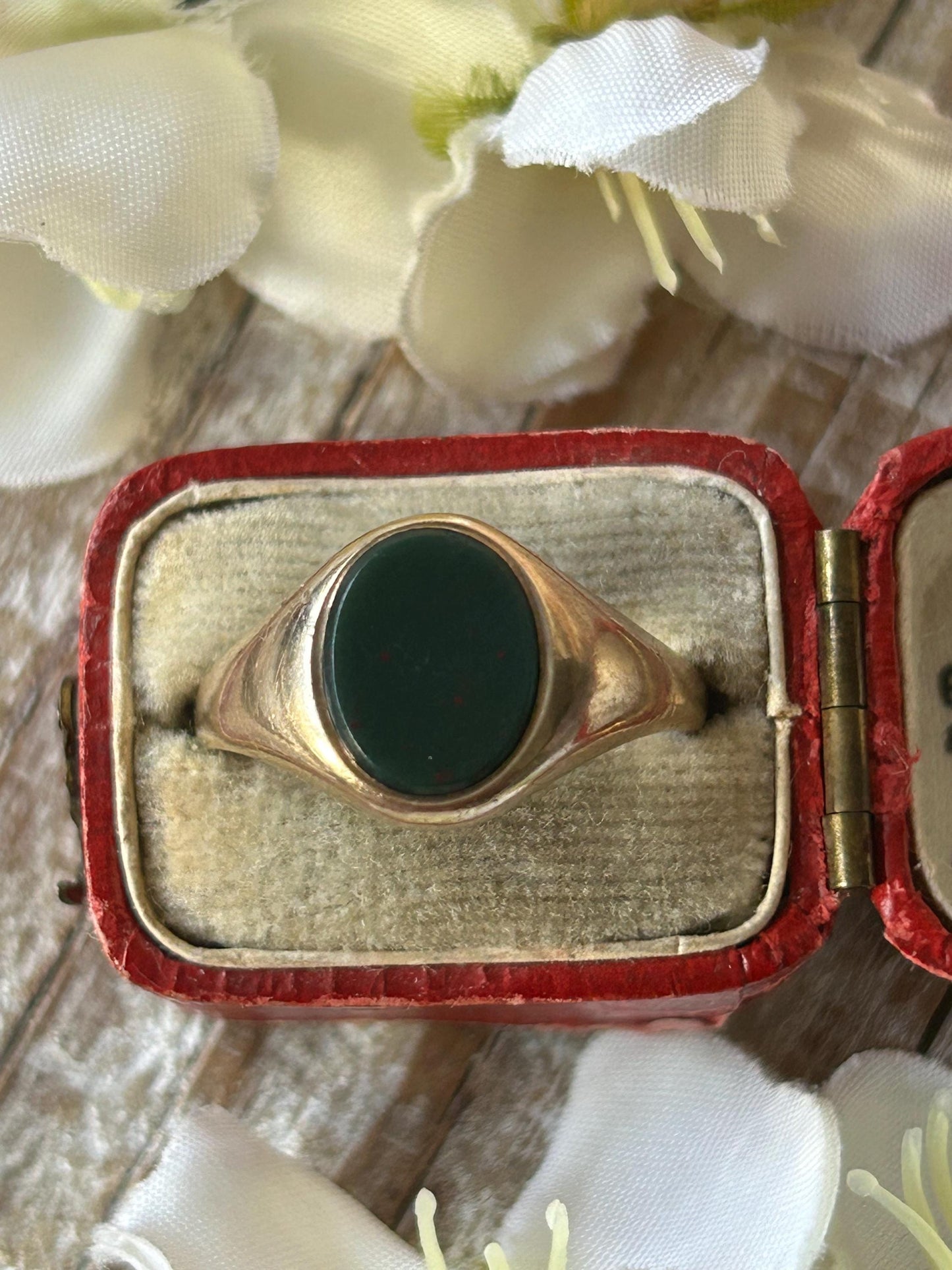 Vintage Oval Bloodstone Signet Ring 9 Carat Yellow Gold 1968