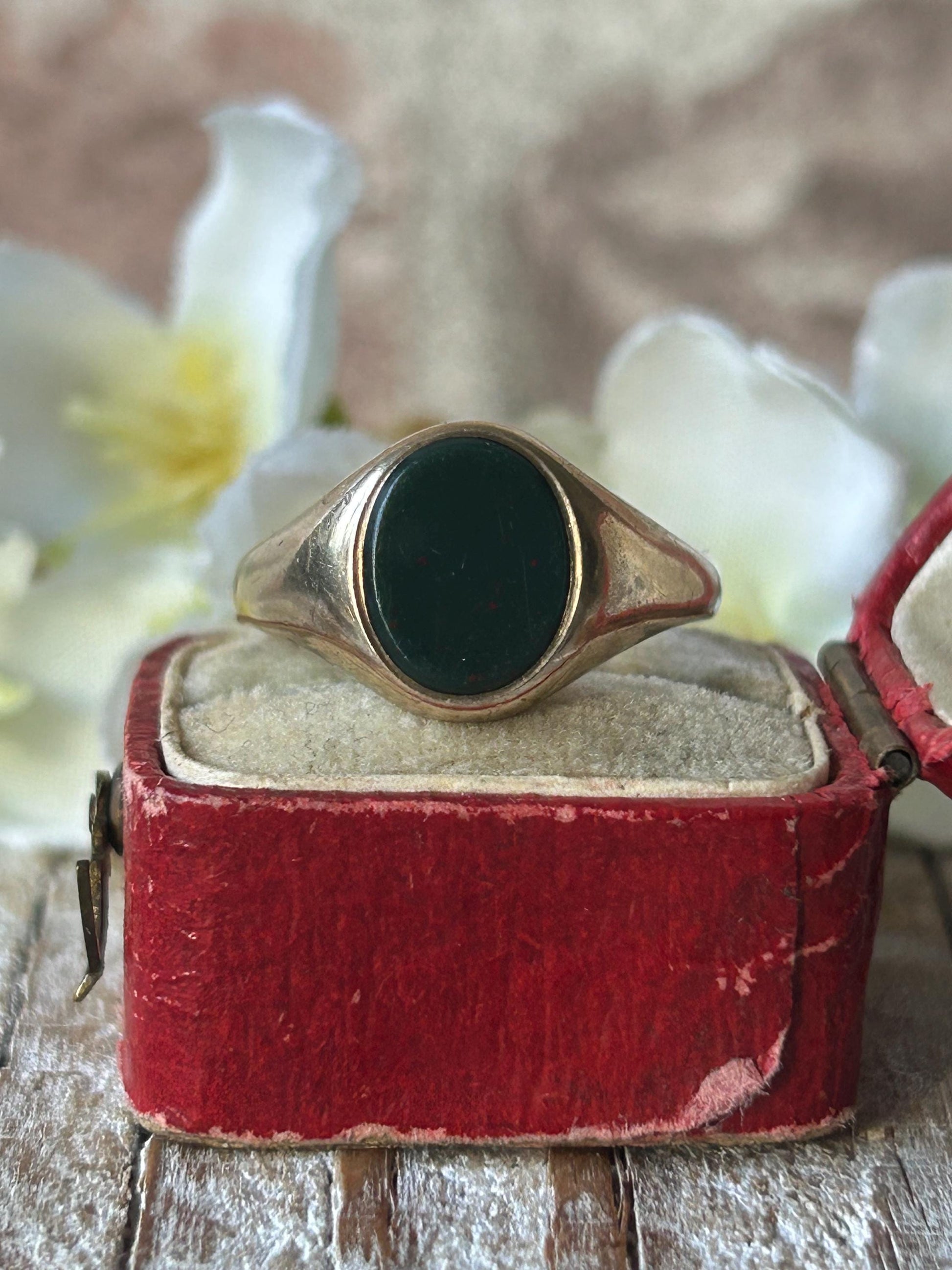 Vintage Oval Bloodstone Signet Ring 9 Carat Yellow Gold 1968