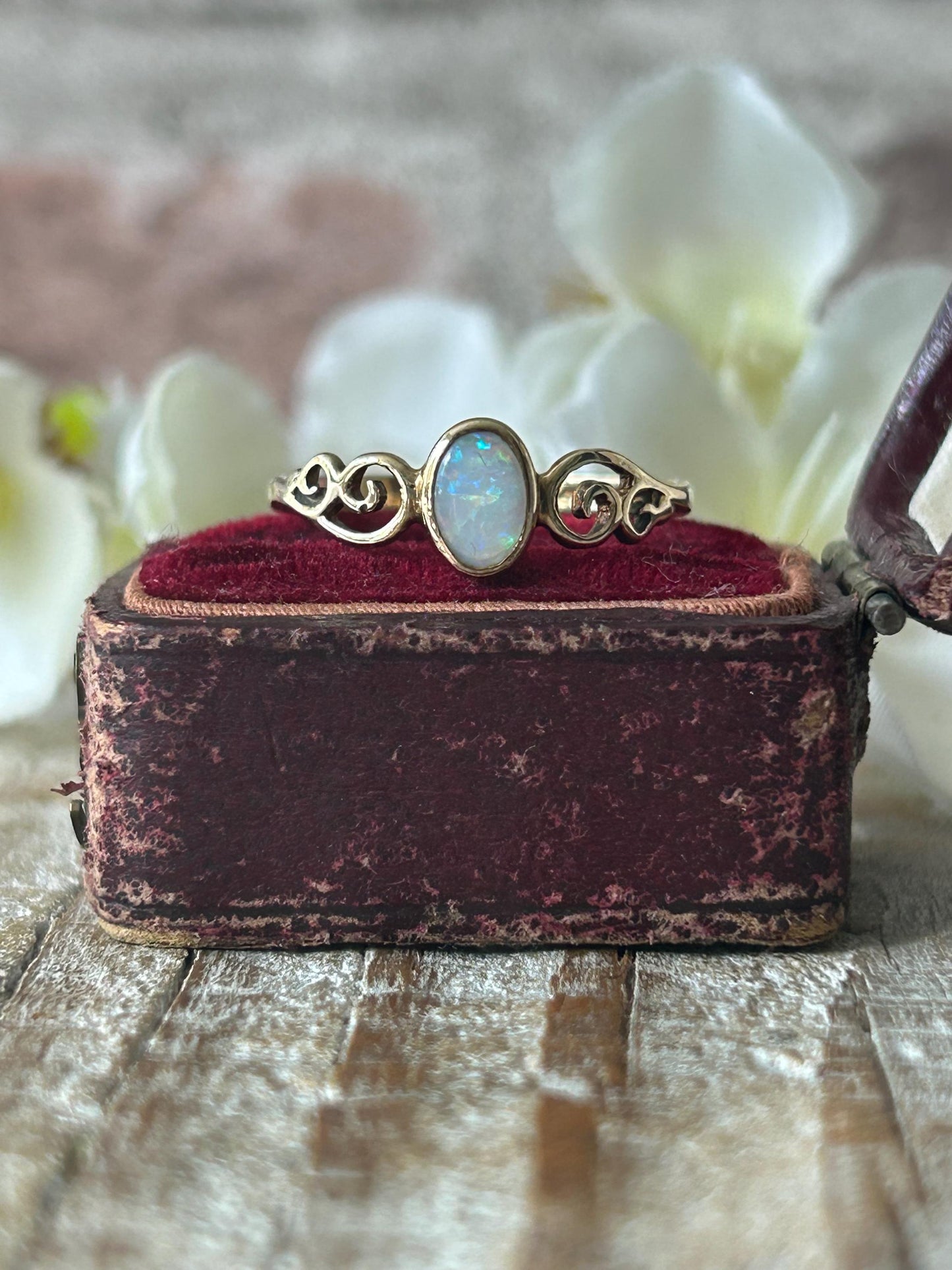 Vintage Ornate Opal Solitaire Ring 9 Carat Yellow Gold 1985
