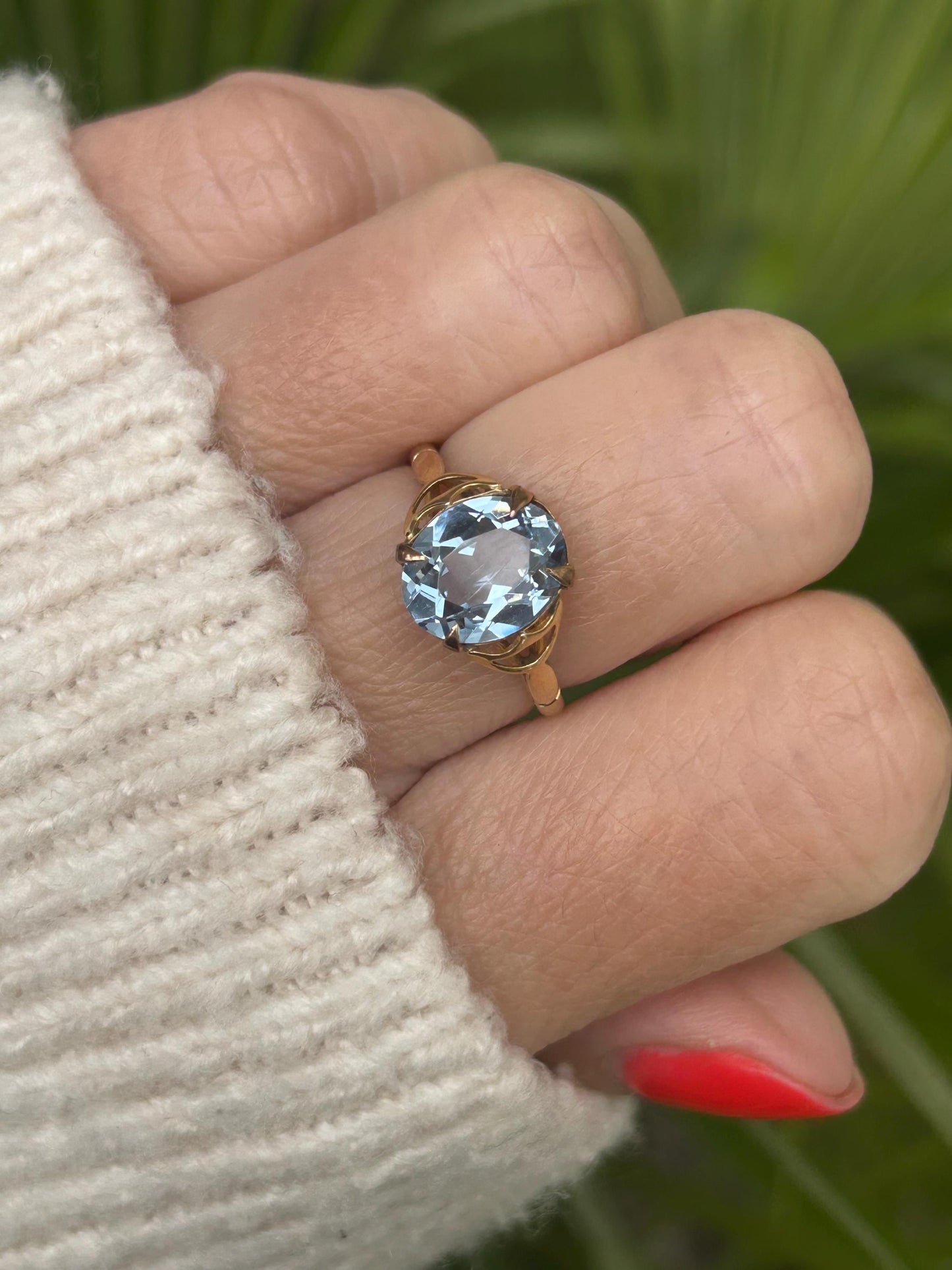 Vintage Blue Spinel Solitaire Ring 9 Carat Yellow Gold