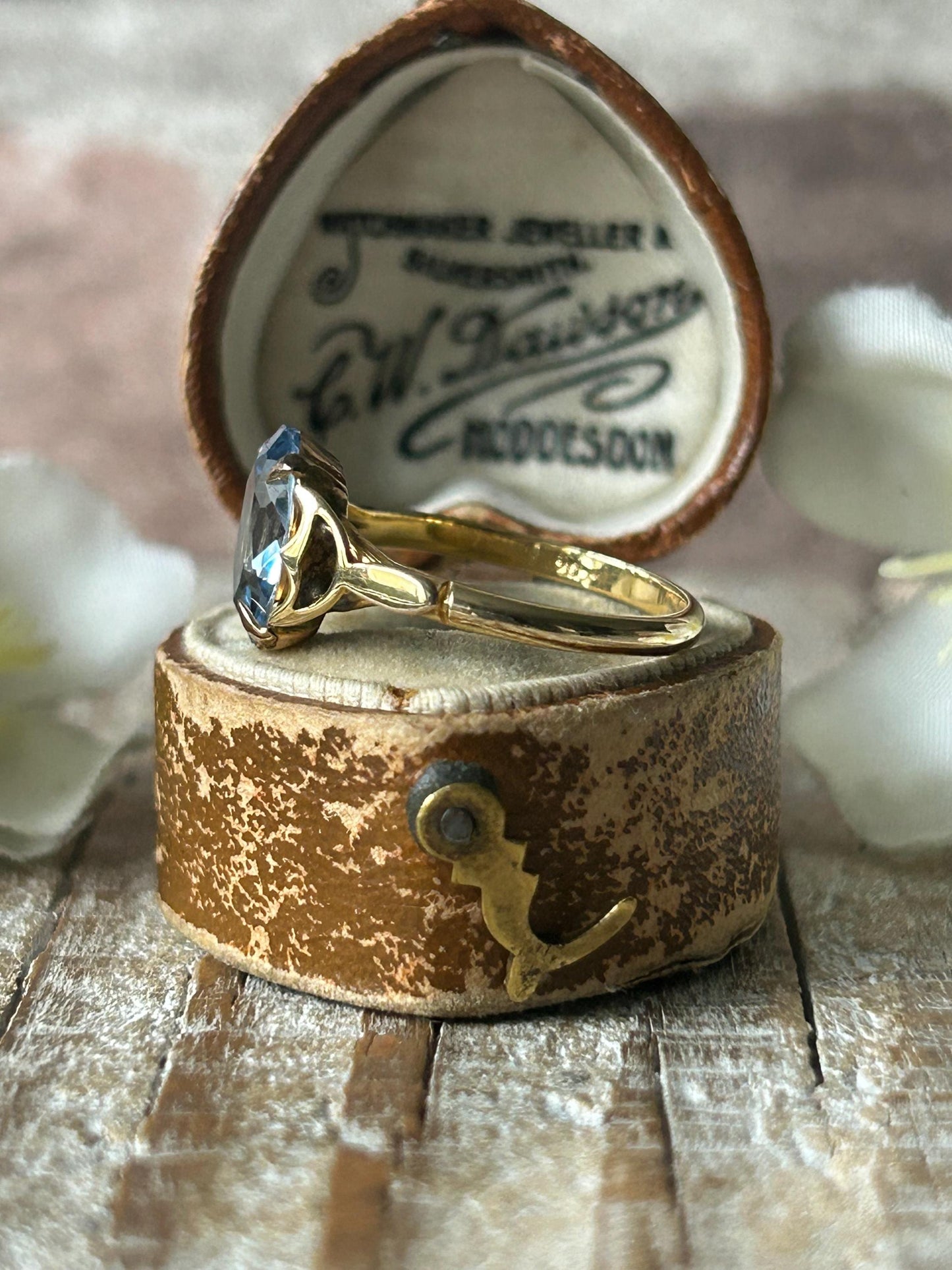 Vintage Blue Spinel Solitaire Ring 9 Carat Yellow Gold