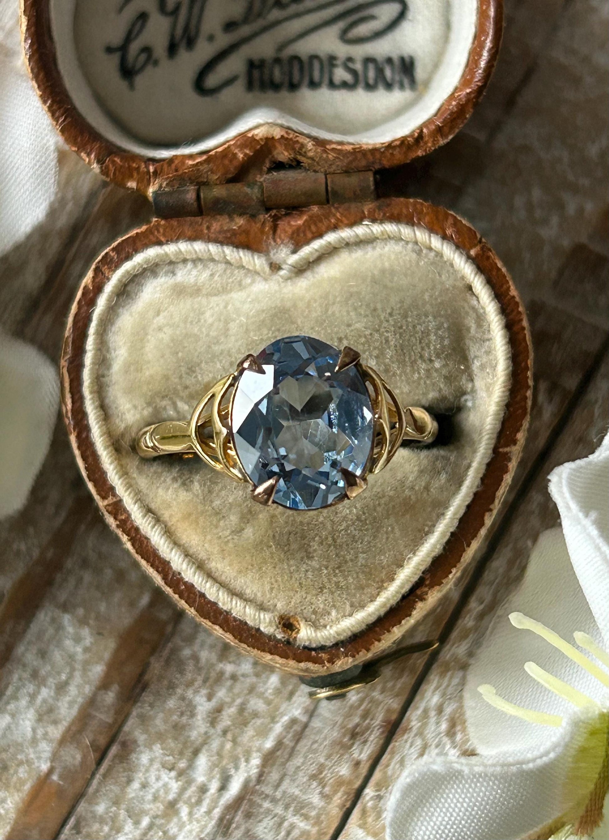 Vintage Blue Spinel Solitaire Ring 9 Carat Yellow Gold