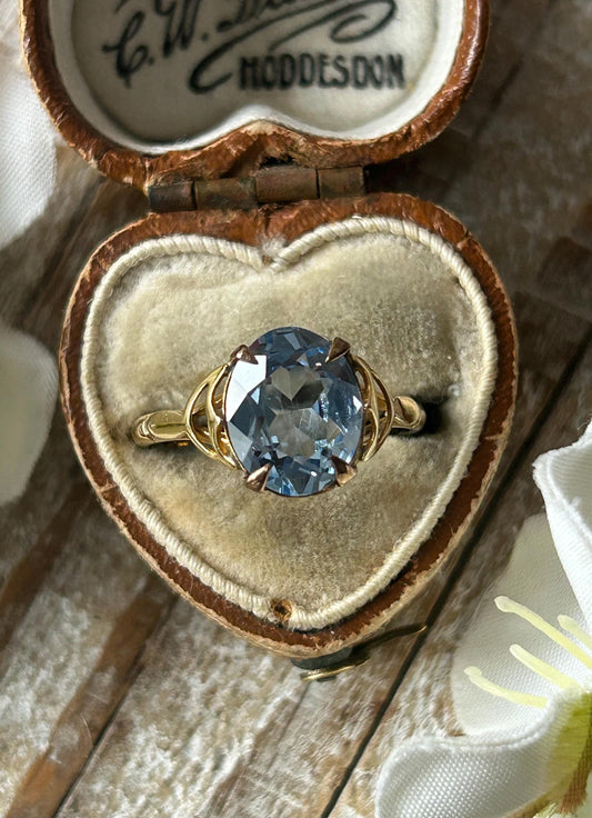 Vintage Blue Spinel Solitaire Ring 9 Carat Yellow Gold