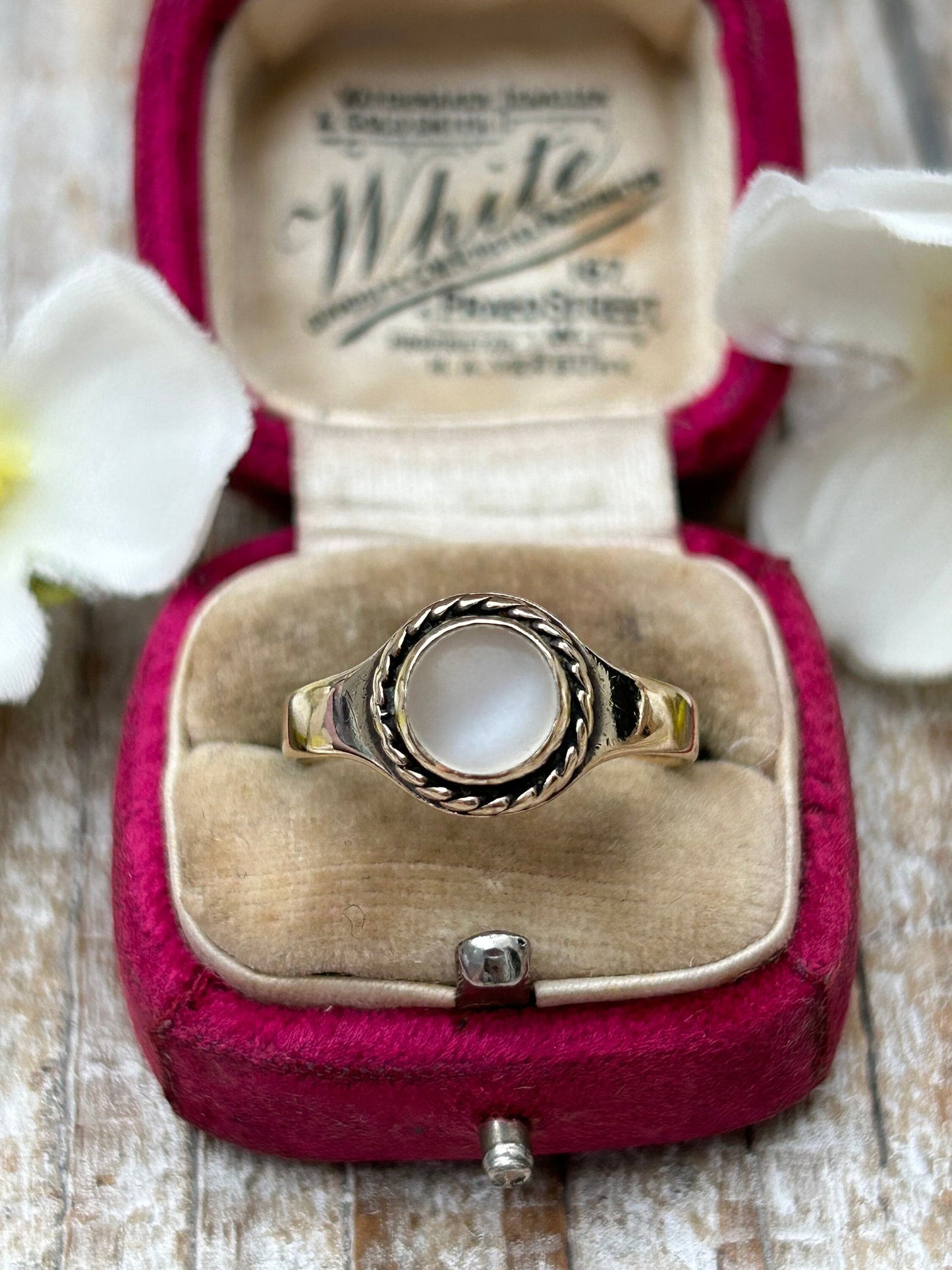 Vintage Moonstone Solitaire Ring 9 Carat Yellow Gold