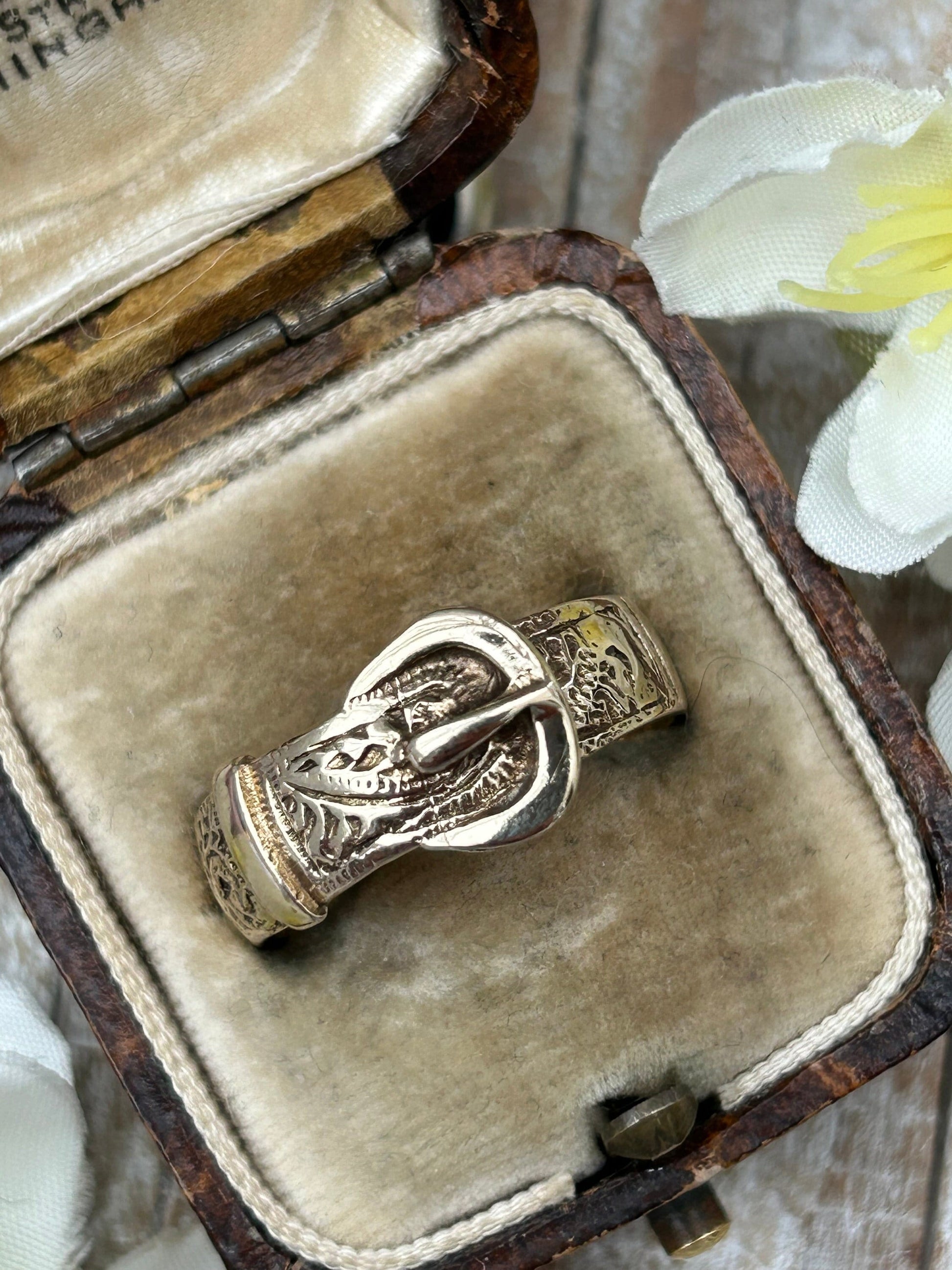 Vintage Ornate Heavy Gold Buckle Belt Ring Band 9 Carat Gold 1990s