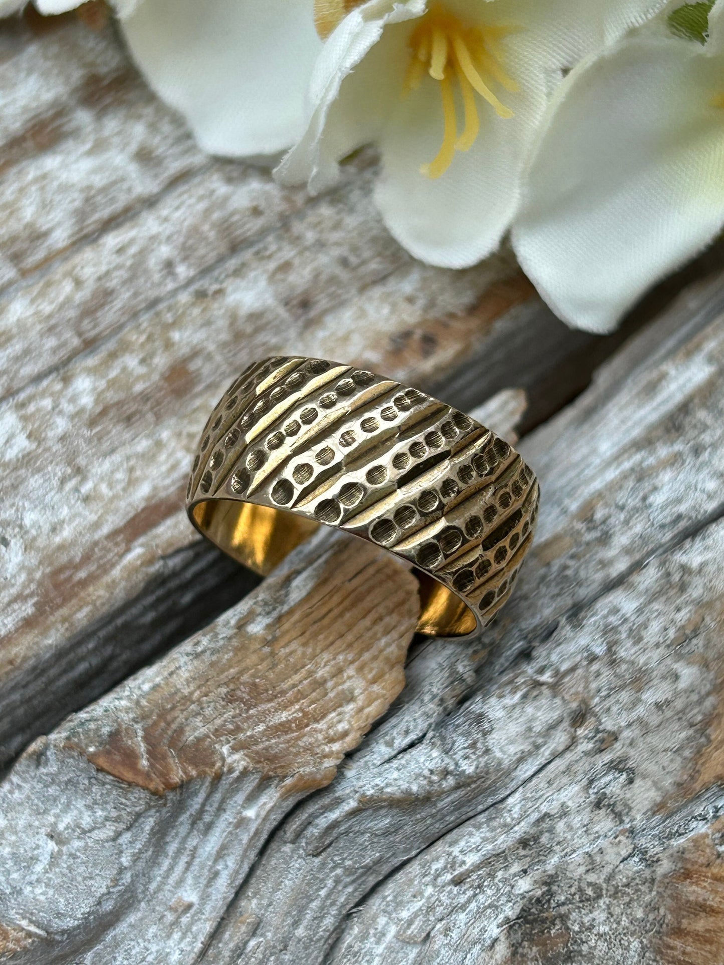 Vintage wide dotty band ring 9 carat yellow gold 1976