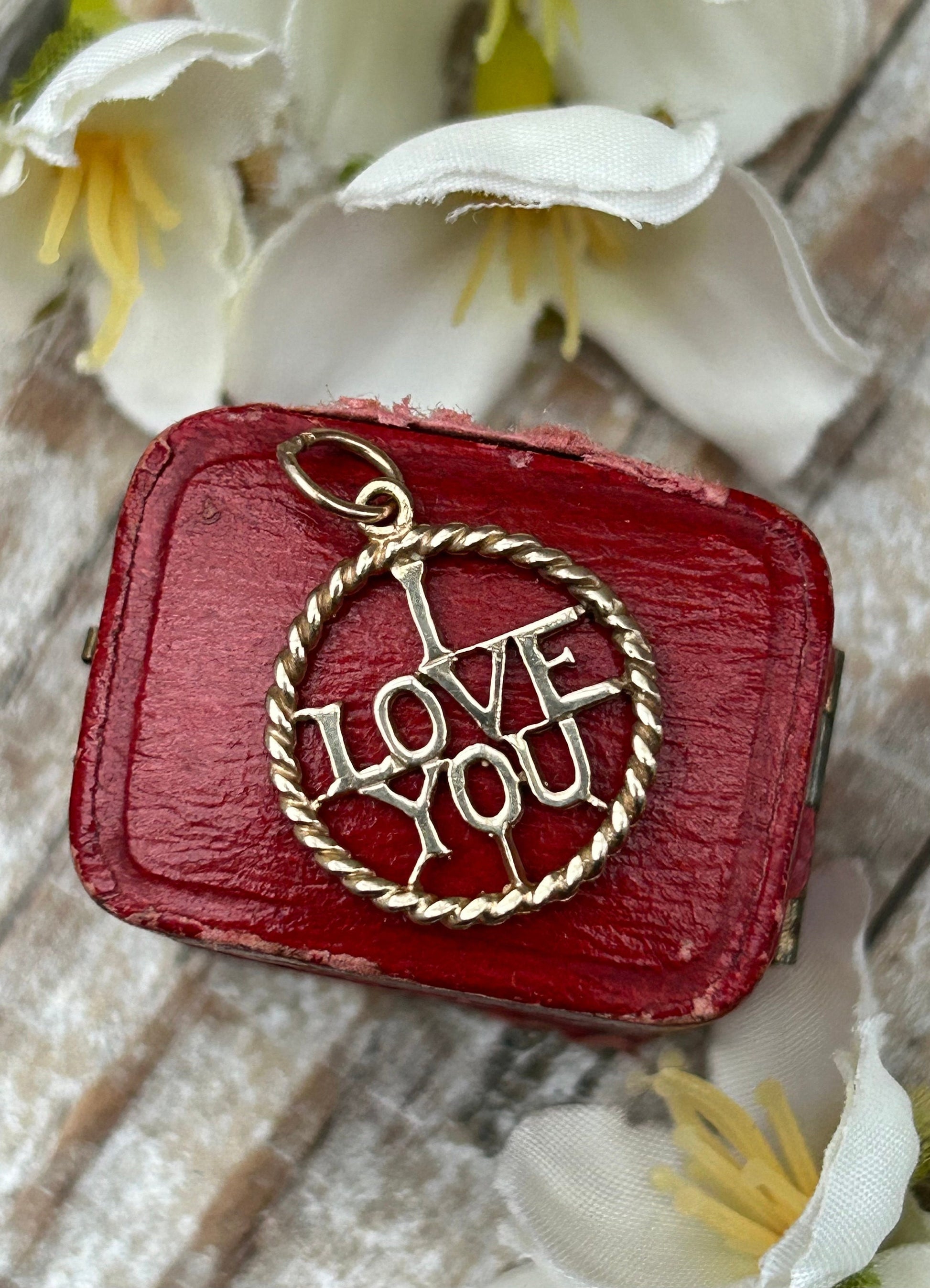 Vintage I love you pendant charm 9 carat yellow gold 1980s